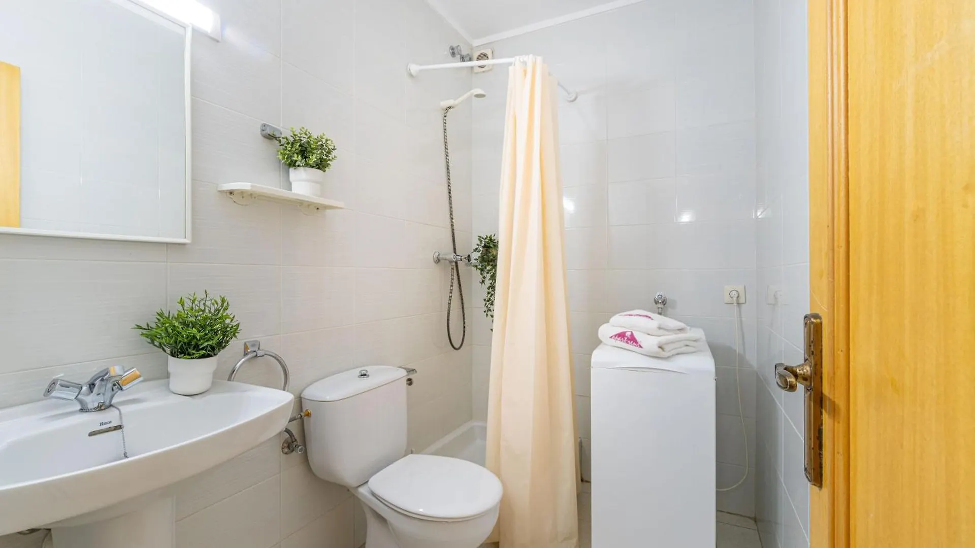 Basic Comfort Apartment Port Moxo 3º 0132 Эмпуриабрава