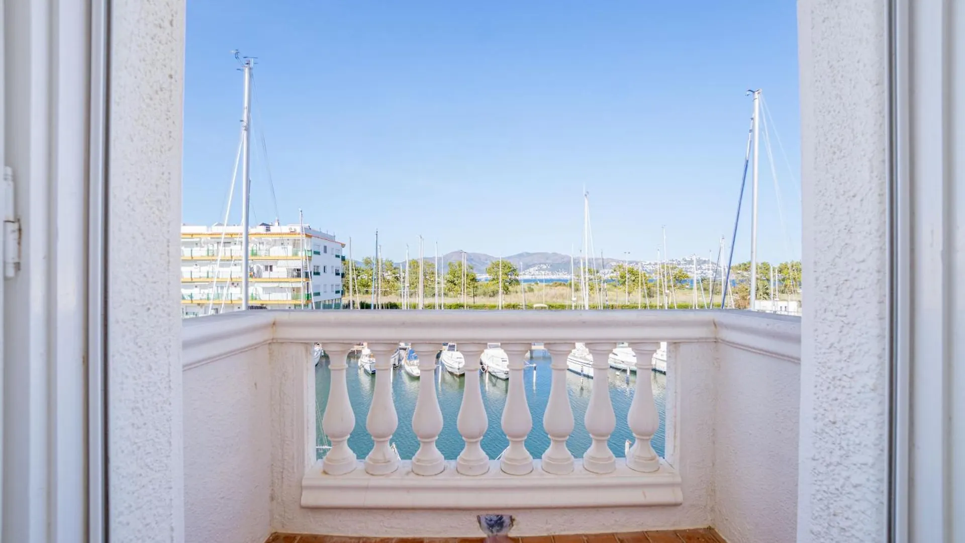 Basic Comfort Apartment Port Moxo 3º 0132 Эмпуриабрава