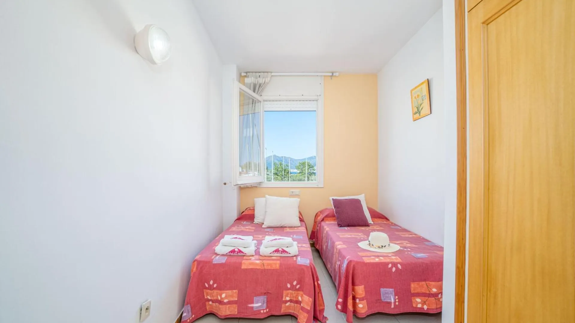 Basic Comfort Apartment Port Moxo 3º 0132 Эмпуриабрава 0*,