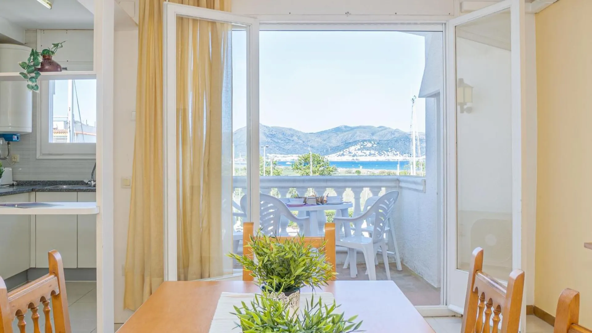 Basic Comfort Apartment Port Moxo 3º 0132 Эмпуриабрава Испания